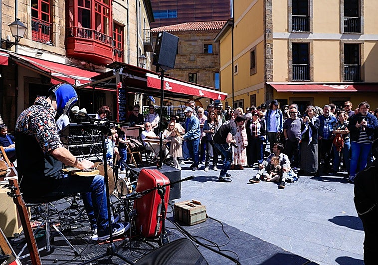 El Gijón Sound dice adiós con vermú musical por partida doble