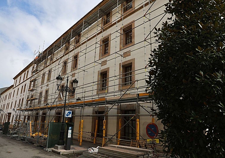 La obra del hotel de la Reconquista avanza por las cubiertas y plantas subterráneas