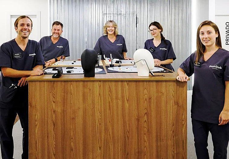 Un audífono tan pequeño que no se ve