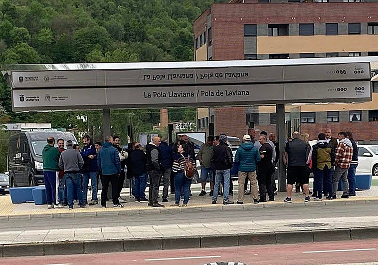 Los conductores aceptan que se cancele el bus 'búho' en el Nalón y desconvocan la huelga