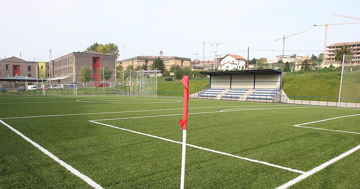 La madre de un futbolista de Avilés abofetea a un árbitro por un presunto insulto hacia su hijo