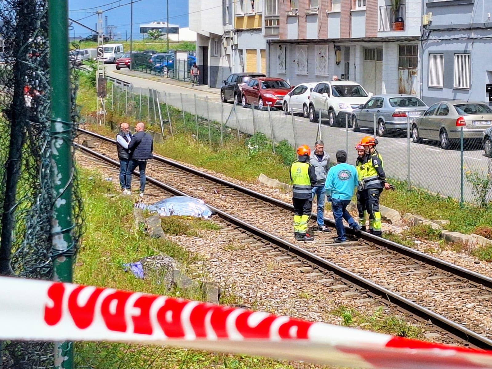 Muere un hombre arrollado por un tren en Avilés «en un punto no autorizado de paso»