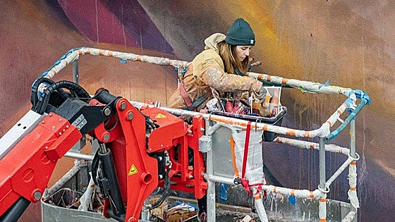 María Peña Coto, artista ovetense afincada en Francia: «Ha costado, pero empiezo a vivir de mi obra en París»