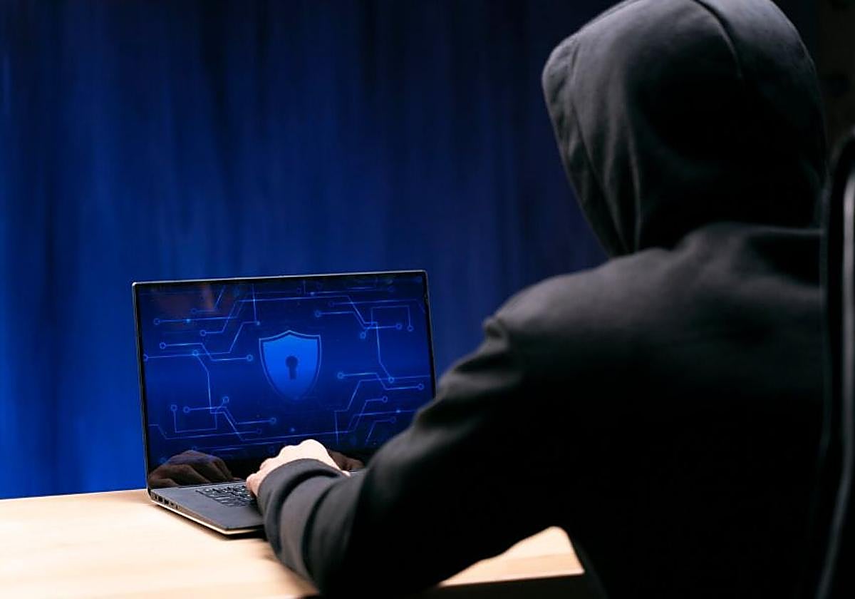 Investigan una trama de estafas informáticas perpetradas por un gijonés a varias empresas de Cuenca