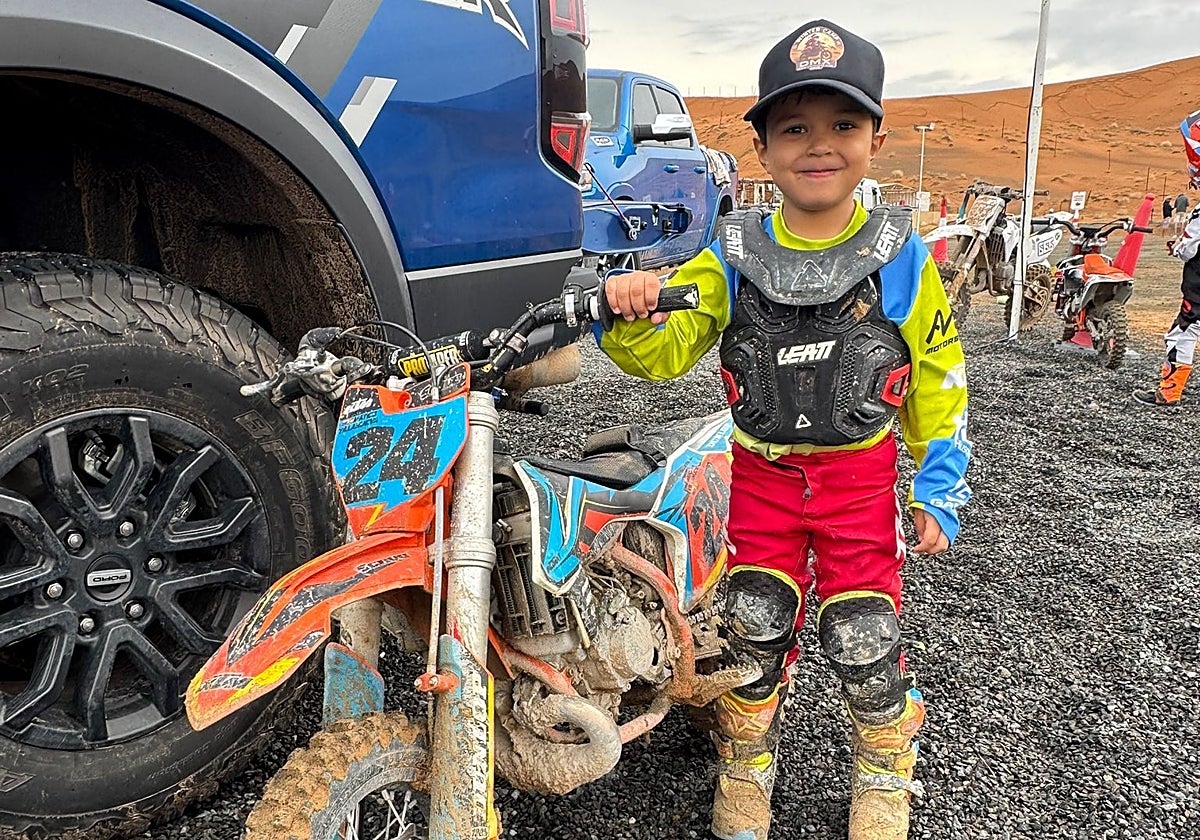 Mateo, el avilesino de 5 años que se ha proclamado campeón de motocross en Dubai