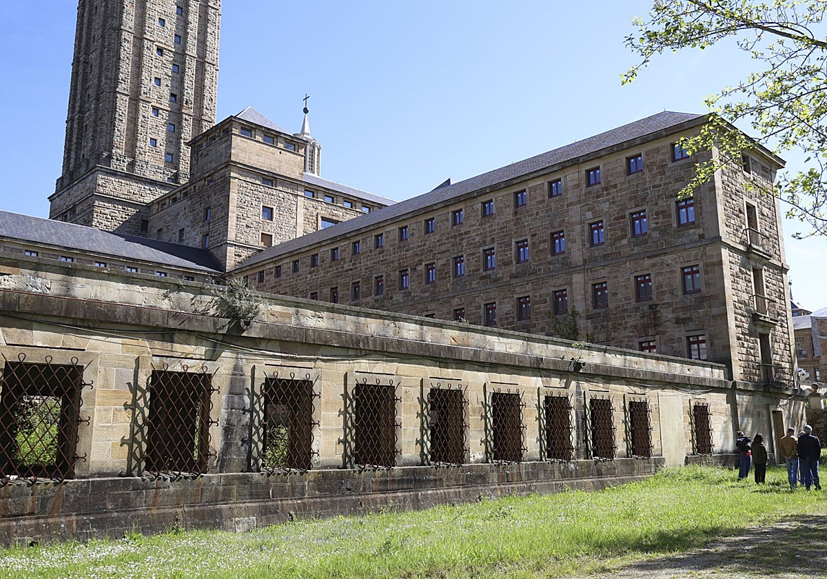 Ocho propuestas para la nueva facultad de Enfermería de Gijón en la Universidad Laboral