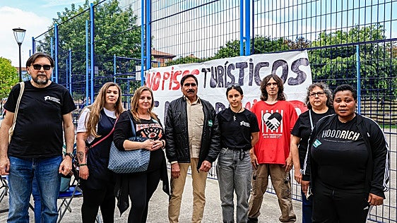 Doce familias de Gijón en riesgo de desahucio por proyectos de pisos turísticos en sus bloques de alquiler