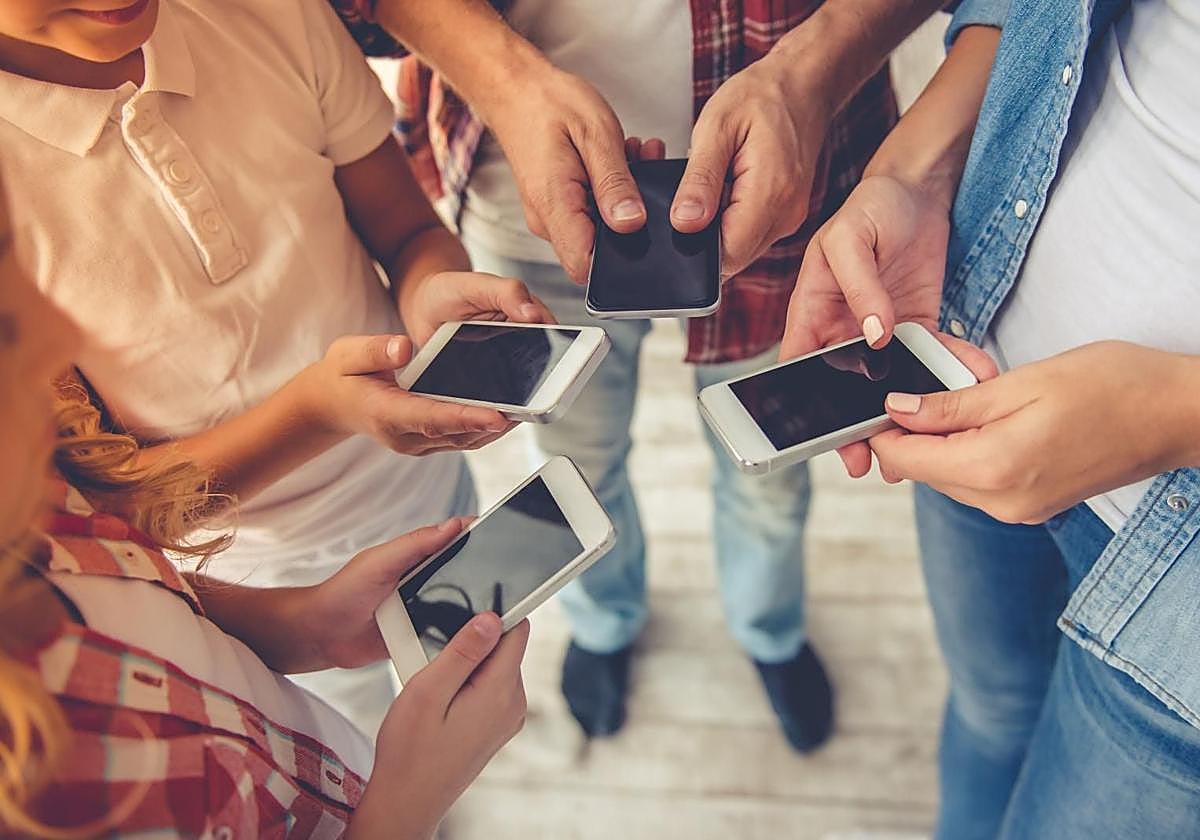 Móvil a los 11 años y porno a los 12 en Asturias: «Cuando les damos el teléfono tiene que haber conversaciones en familia»