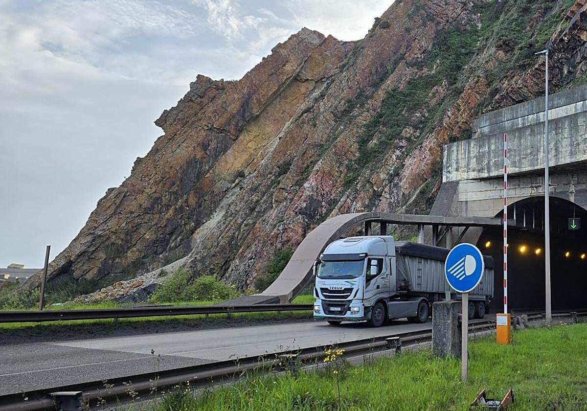 El Puerto reclama ya el túnel de Aboño como acceso obligado para las mercancías peligrosas