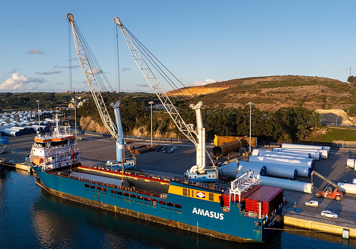 El Puerto de Avilés prevé crecer hasta los 6 millones de toneladas en 2040 gracias al sector primario y las renovables