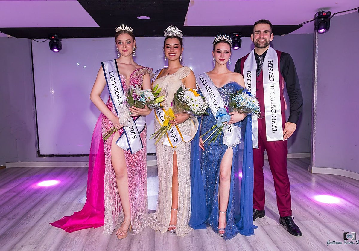 Largas colas para ver coronar a las nuevas Miss Asturias en Gijón