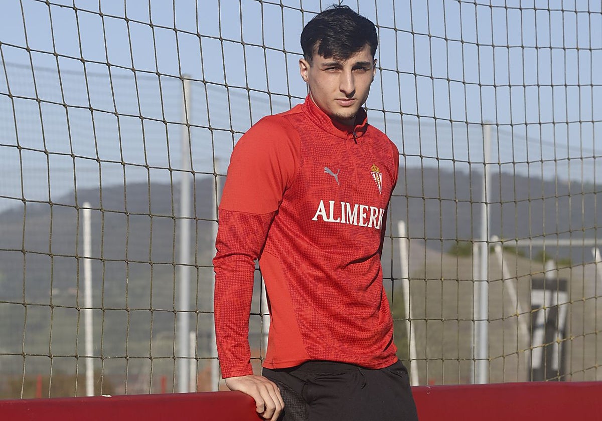 El Sporting mantiene conversaciones abiertas con el Sint-Truidense por Ferrari