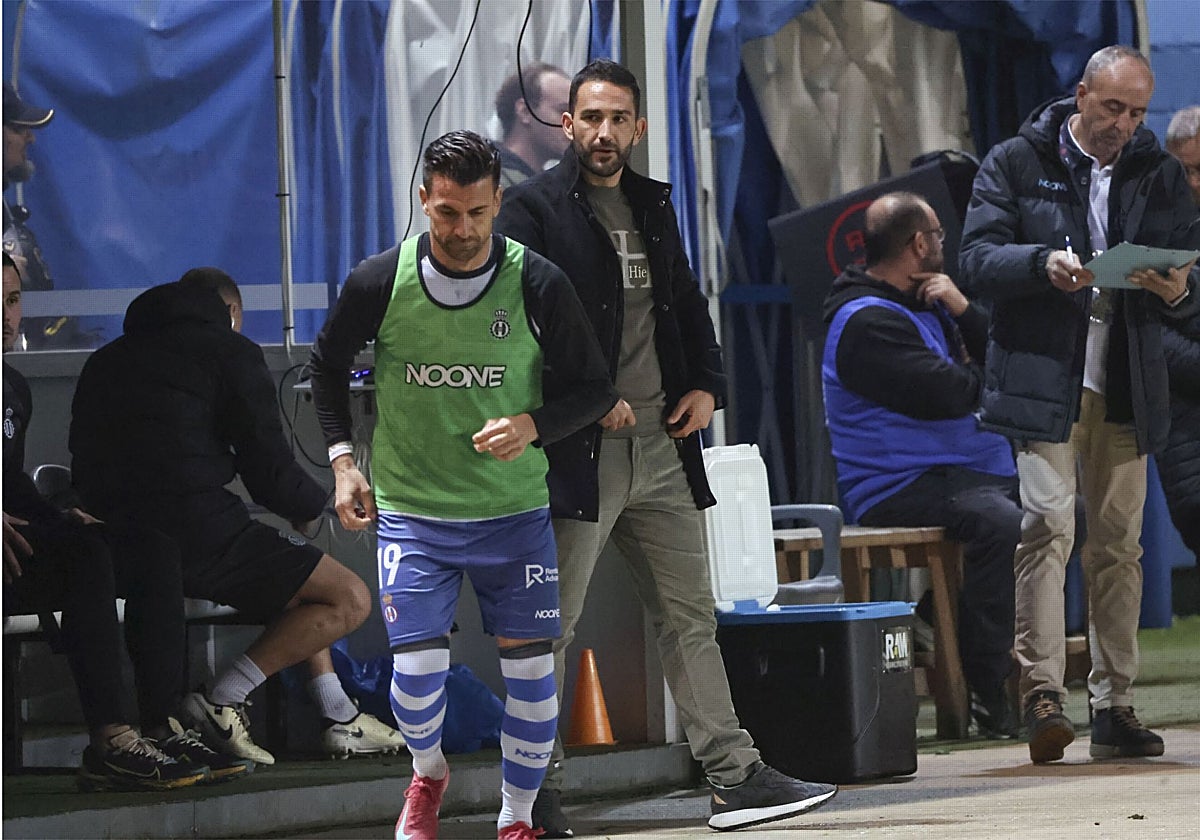 El capitán Natalio tiene cuerda para rato en el Real Avilés