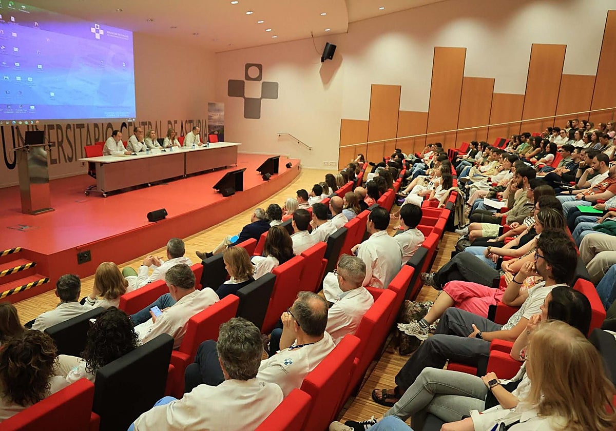 Salud plantea incluir a los MIR de Asturias en los programas de tarde para aliviar la lista de espera en consultas externas