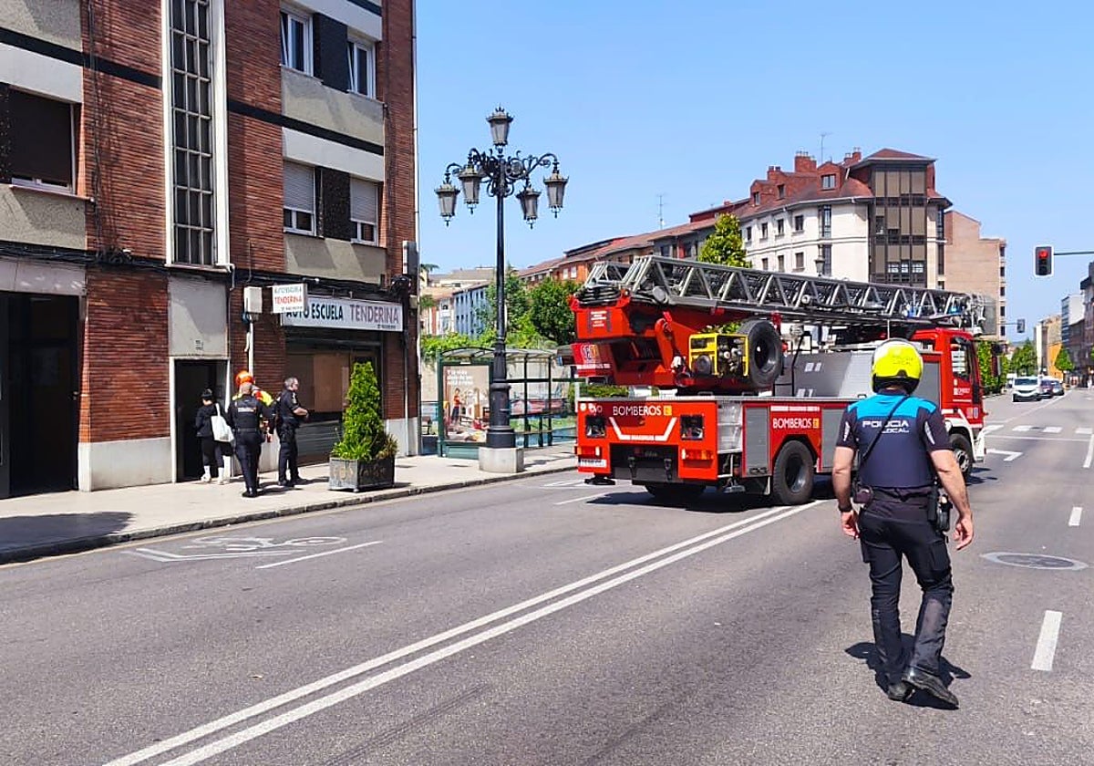 Hallan el cadáver de un hombre en un piso de Oviedo