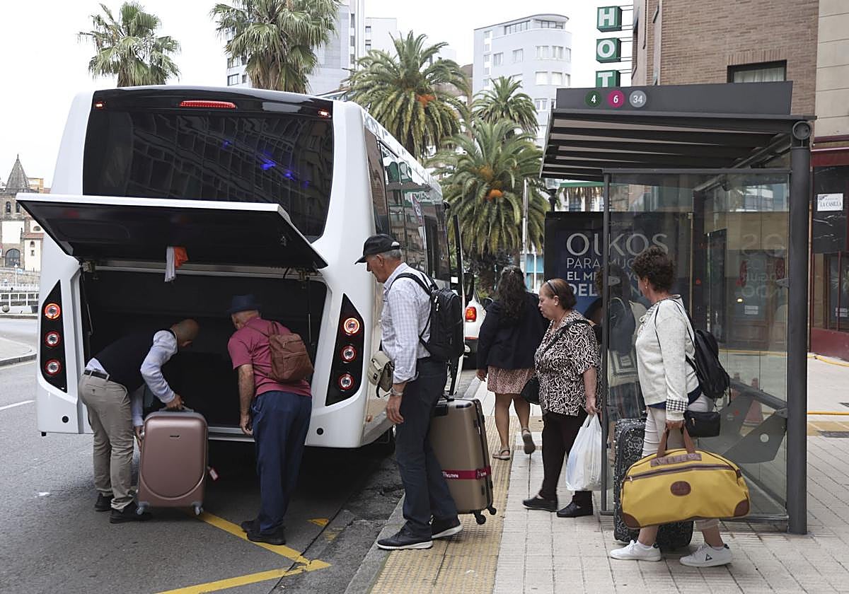 La futura tasa turística en Asturias abre un frente entre el sector y sus defensores políticos: «Es un impuesto a las vacaciones»