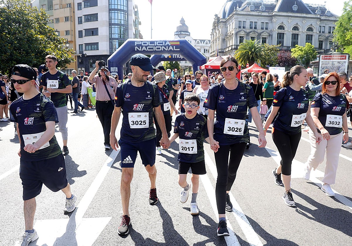 La Policía Nacional corre por solidaridad en Oviedo