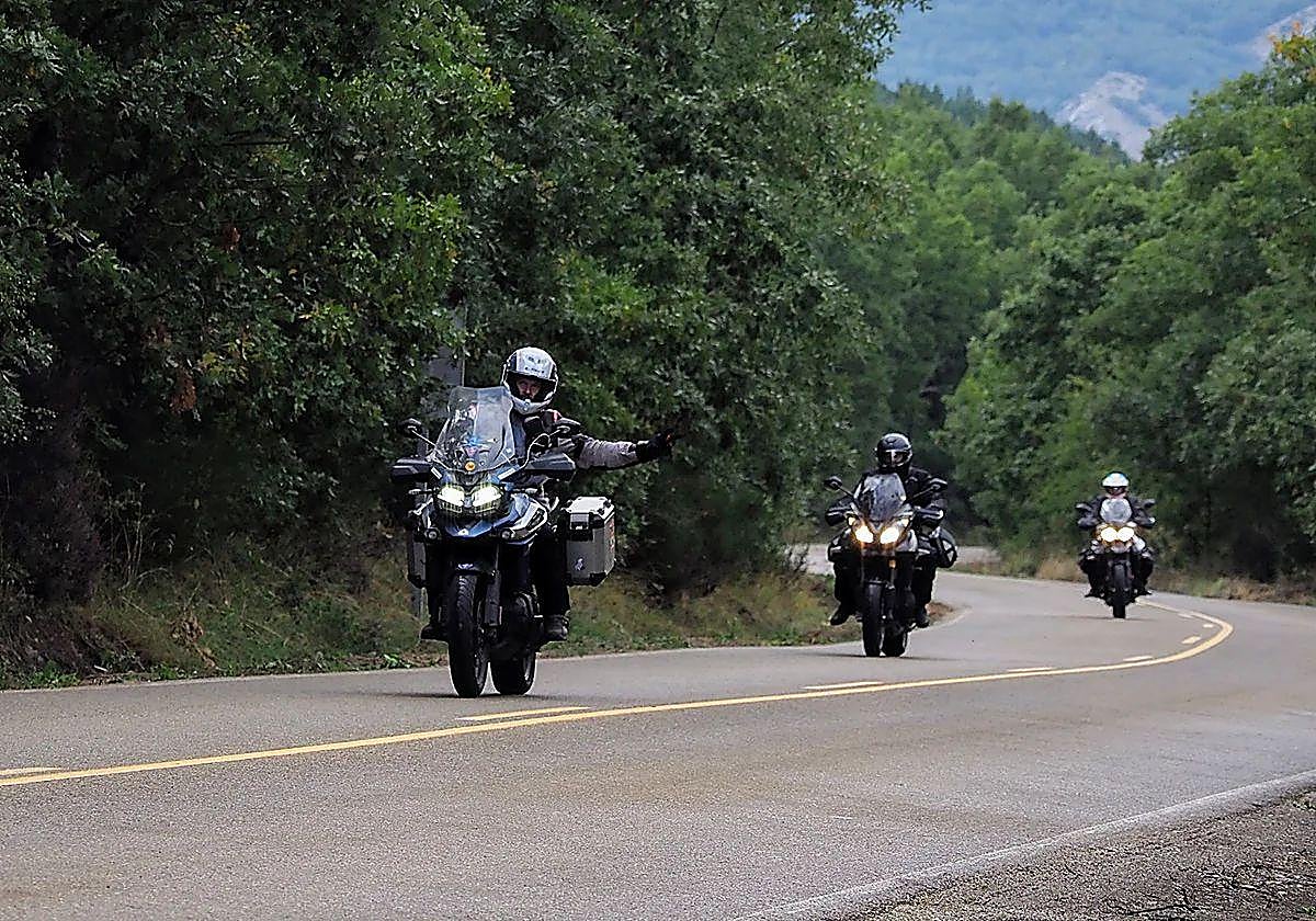 La DGT recuerda lo más importante para circular en moto en verano