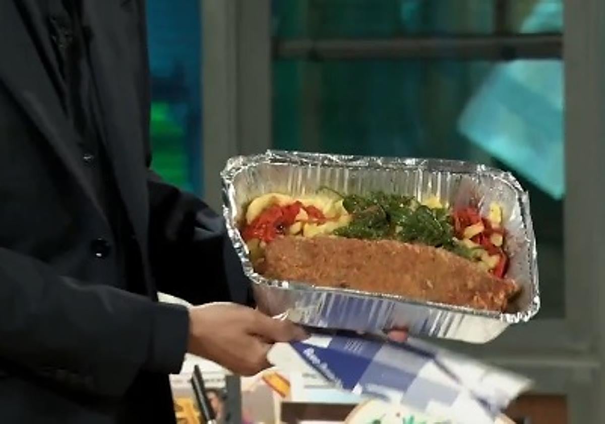 Broncano alucina con el cachopo que le ha llevado Maxi Iglesias