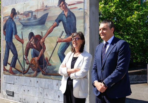 Nieves Roqueñí y José Luis Barettino, este martes, en la inauguración de la exposición 'Lienzos de museo a pie de calle'.