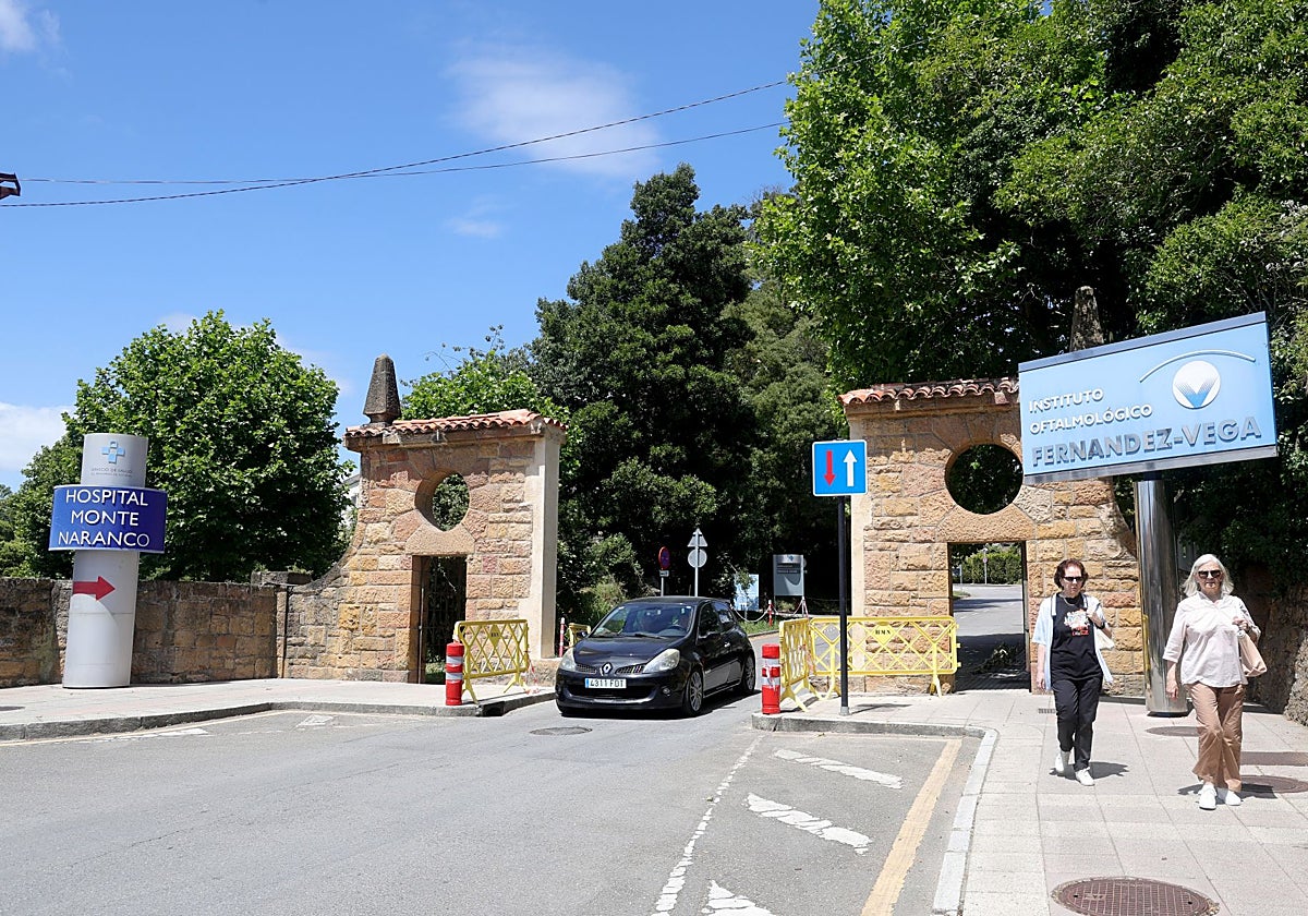 El arco de entrada al hospital Monte Naranco de Oviedo, al descubierto