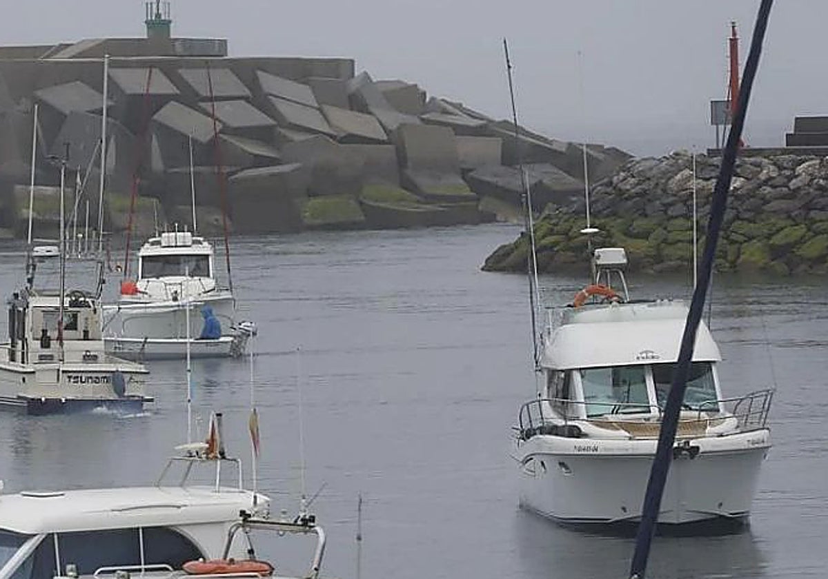 Dos empresas optan a instalar un nuevo pantalán en el puerto de Luanco