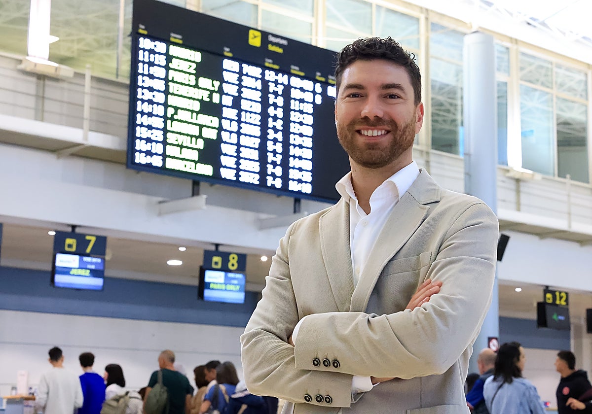 Pedro Cotilla, director del aeropuerto de Asturias: «En la r