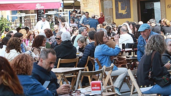Almeida, sobre la subida del IVA que propone Bruselas en la hostelería: «Lo que hay que hacer es bajarlo»