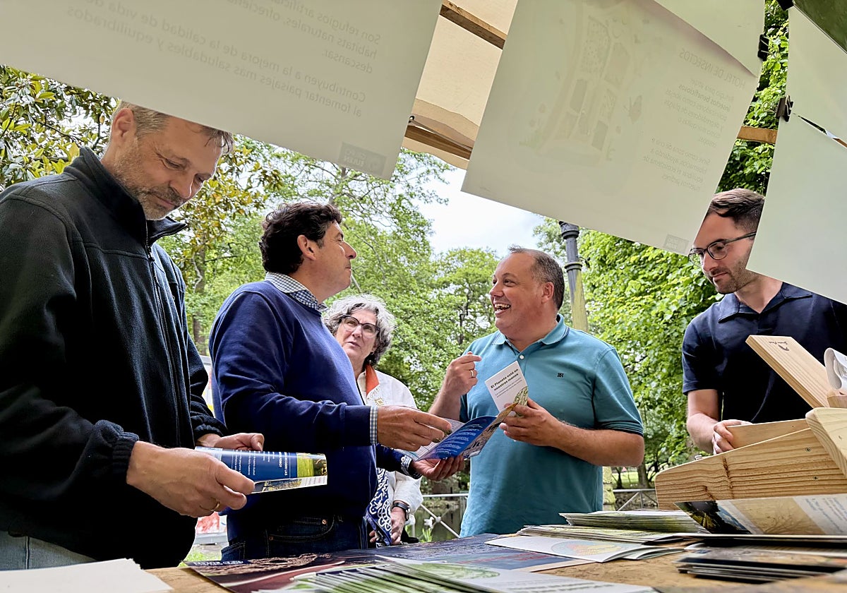 Un 'hotel de insectos' crea un nuevo ecosistema en el parque de Ferrera de Avilés