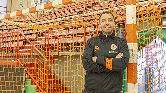El técnico gijonés Diego Dorado ficha por el Balonmano Torrelavega: «Es una estructura muy profesionalizada»