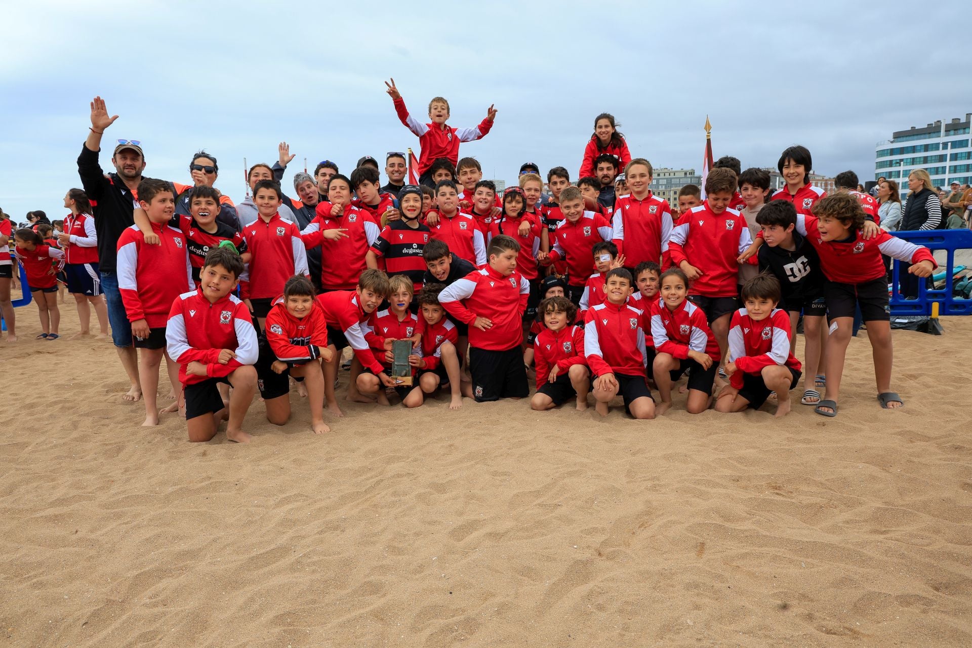 Récord del Torneo de Rugby Playa del Grupo Covadonga en Gijó