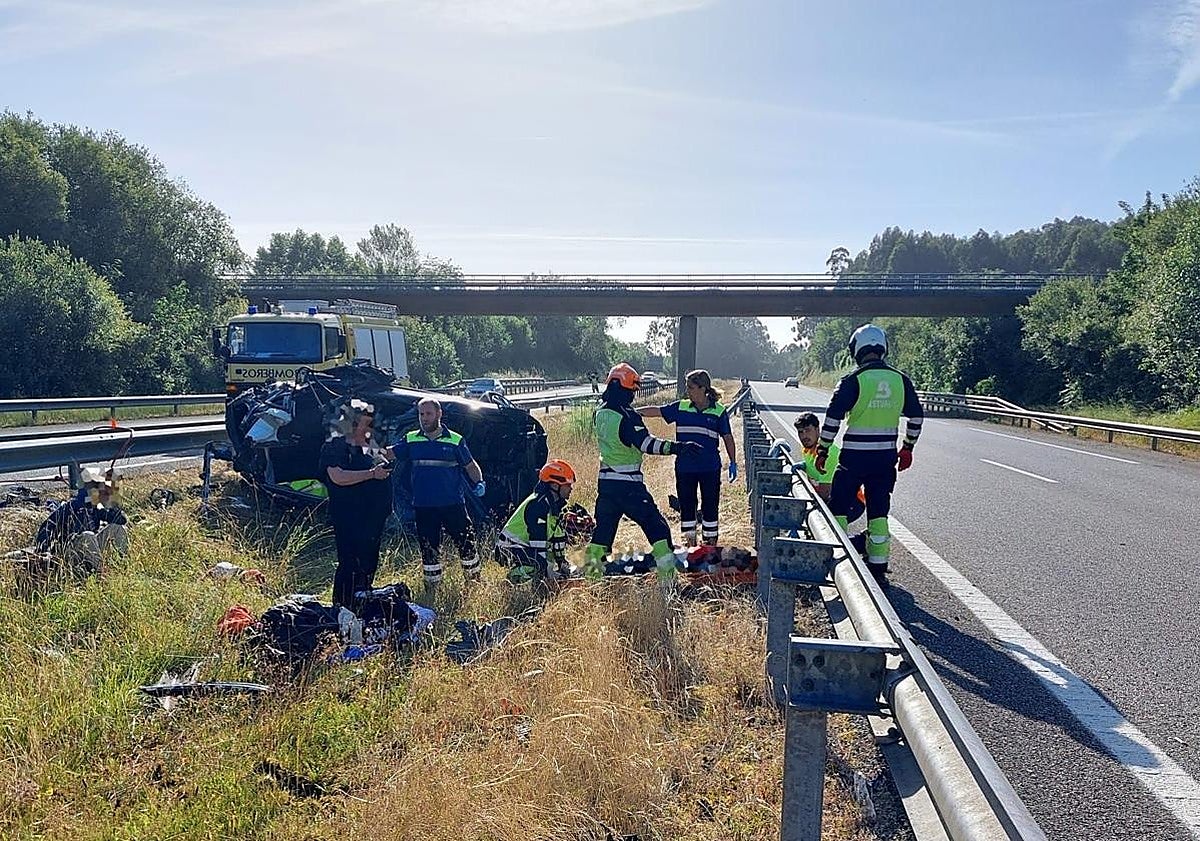 Heridas tres mujeres tras volcar con su coche en la A-8 en L