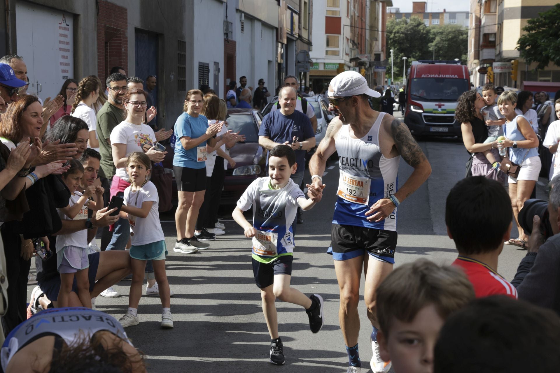 600 personas corren por el pequeño Javi en Gijón: «Es un org