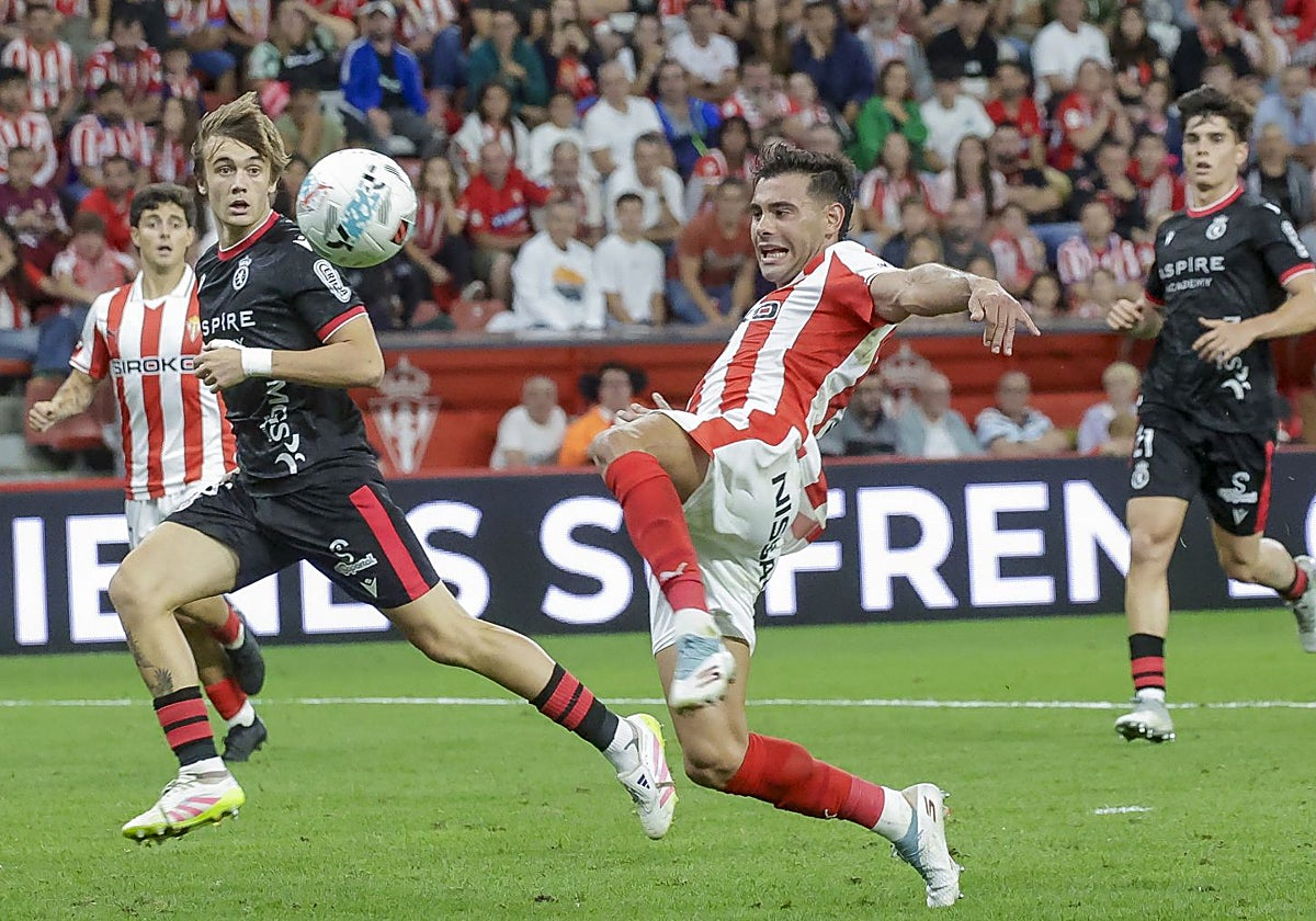 Diego Sánchez, más central que lateral en el Sporting de Lar