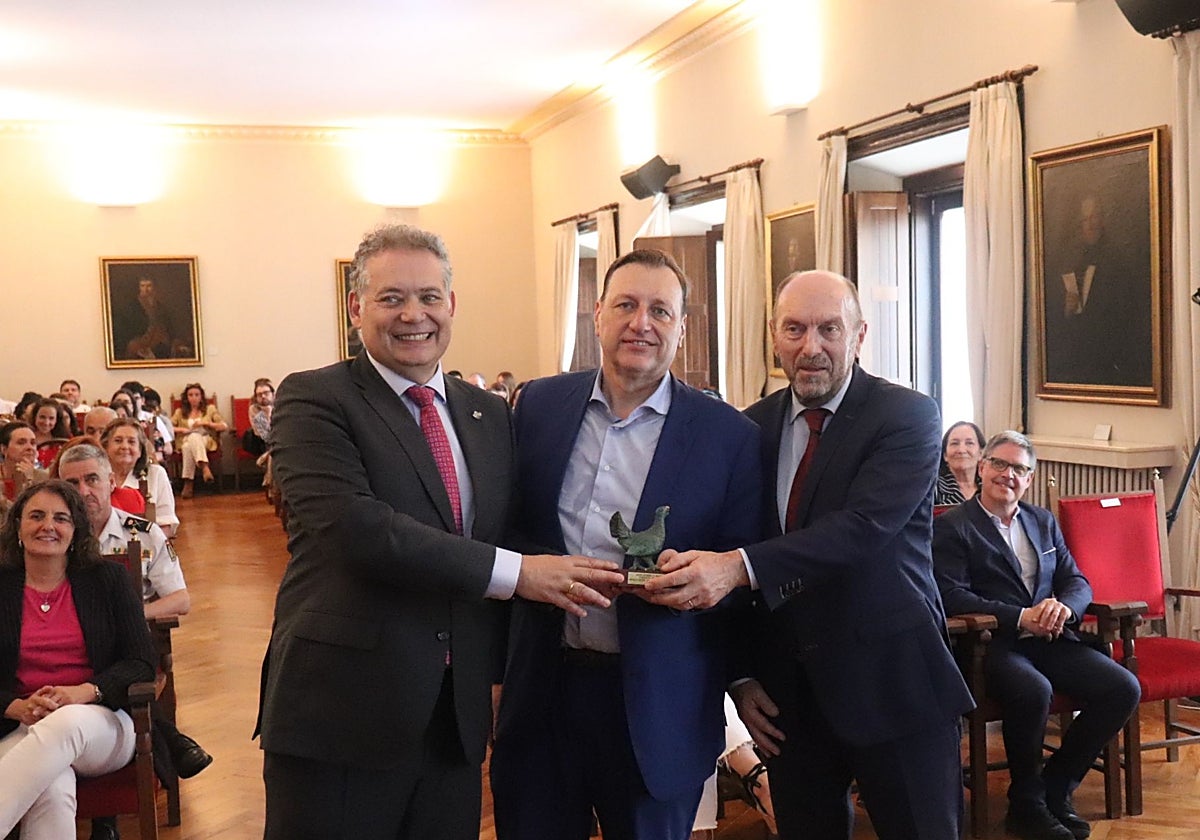 La Fundación Vinjoy recibe el Urogallo de Oro por su comprom