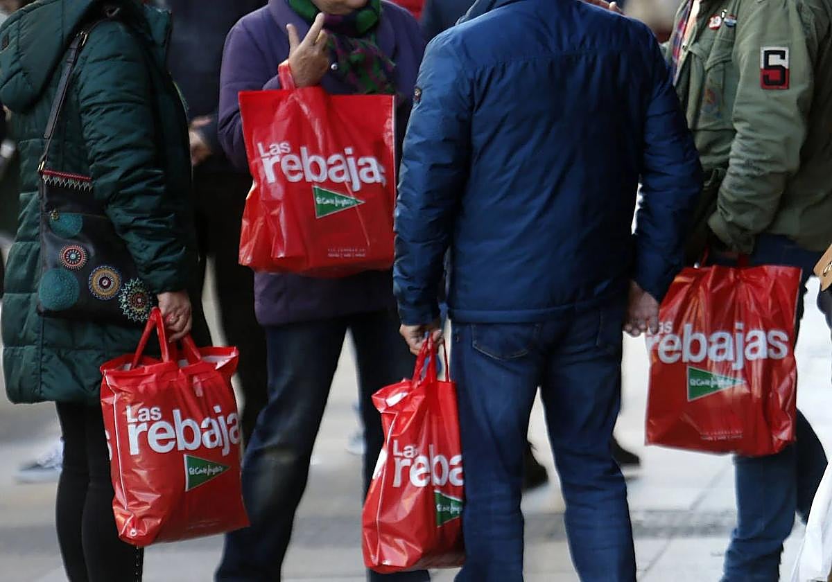 ¿Cuándo empiezan las rebajas de verano en las principales ca