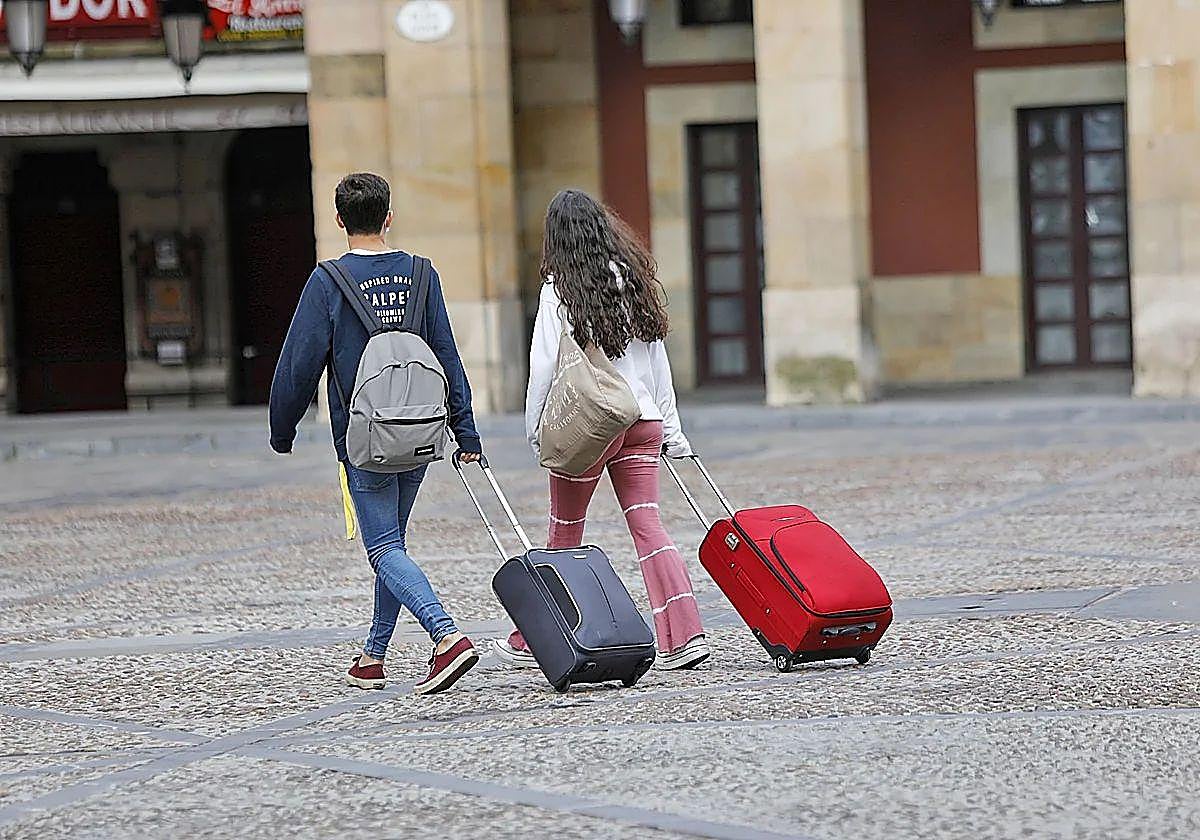 El sector turístico de Asturias se rebela contra la tasa: «N