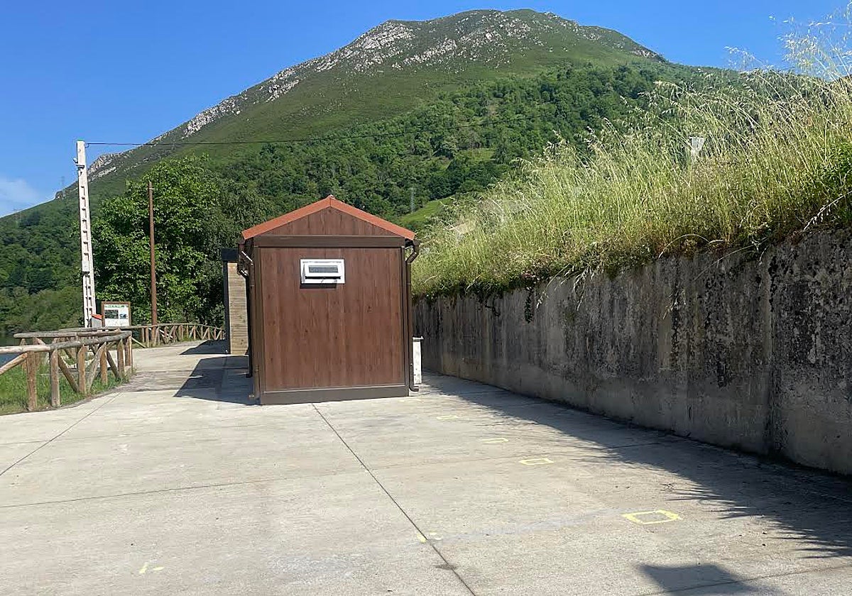 El pantano de Tanes se prepara para las competiciones con gradas desmontables