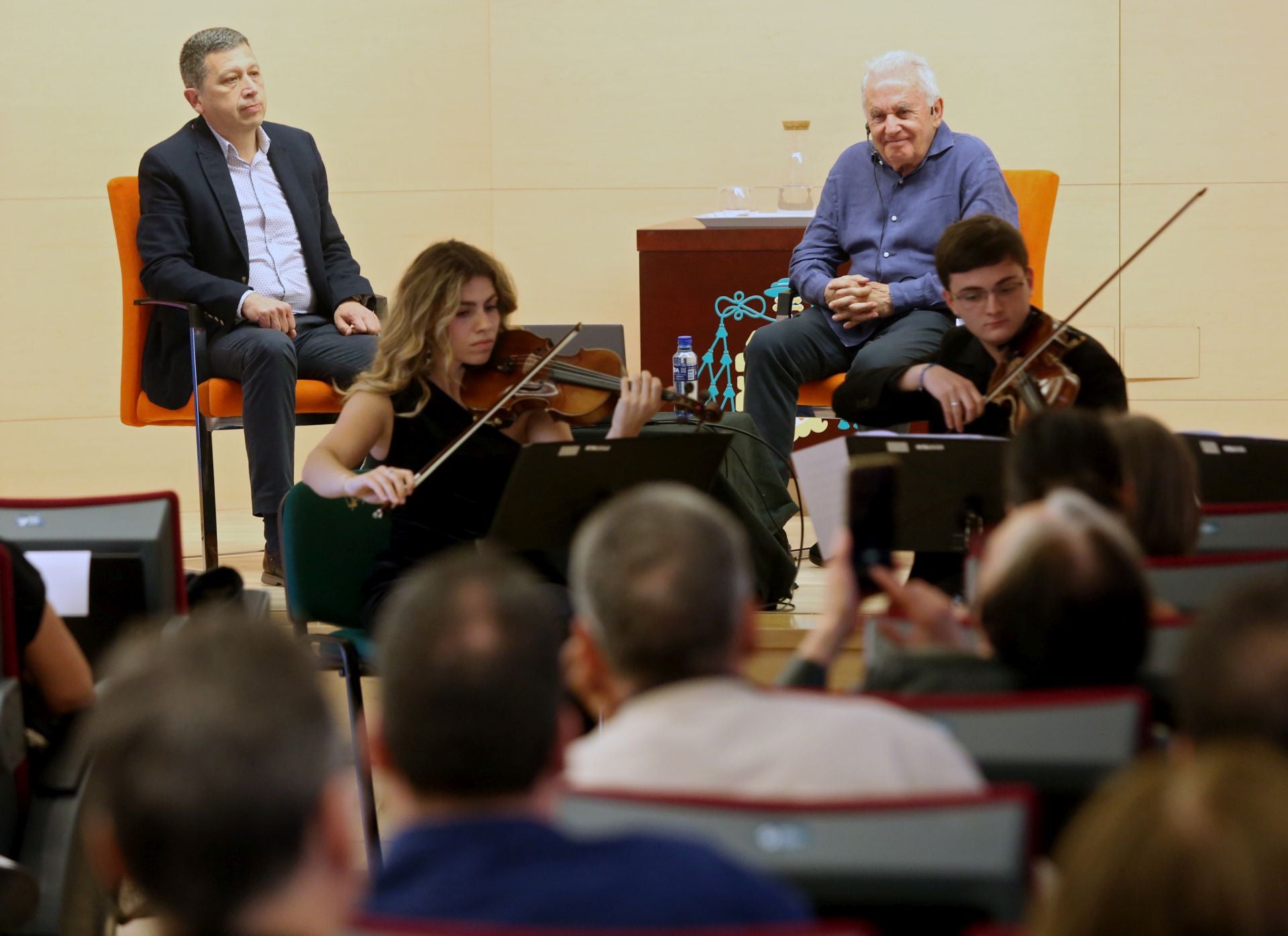 Víctor Manuel: «Encontré mi voz oyendo a El Presi»