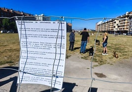 Cartel con recomendaciones colocado por los propios usuarios de la popular zona canina.