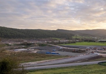 Adif pagará la mitad de la intermodal de la zona logística cántabra mientras la ZALIA, en Gijón, aún espera