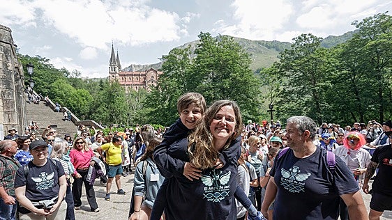 El Ángel de Javi vuelve a Covadonga: motos, coches clásicos, gaitas y un «ejército» acompañarán al pequeño