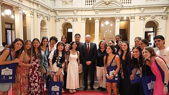 Veintidós jóvenes de Iberoamérica redescubren sus raíces asturianas en la Junta General