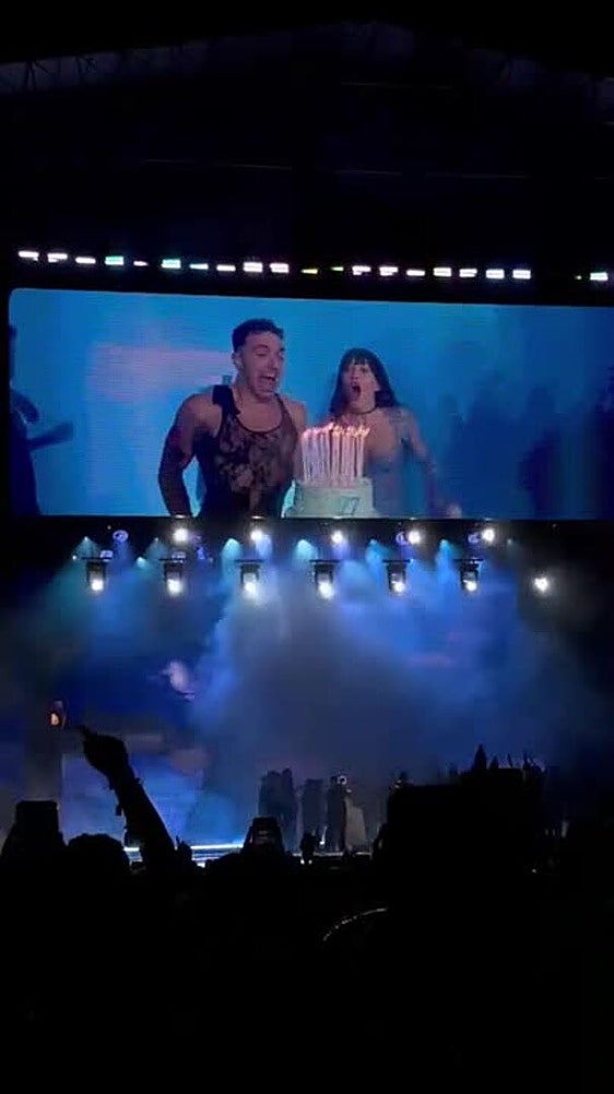 Aitana celebra su cumpleaños en Asturias con una tarta 'made in' Avilés