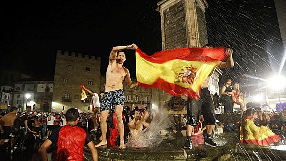 La locura se desata en Gijón por la victoria de España: ¡Somos campeones!