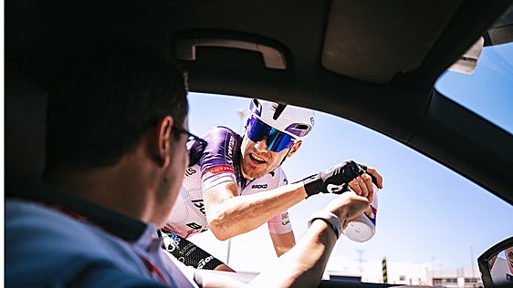 Sinuhé Fernández, ciclista asturiano del Burgos Burpellet BH: «Estoy contento con lo que estoy haciendo en la Vuelta»