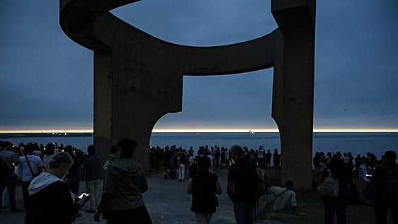 Eclipse total de Sol: en Gijón se hizo el silencio cuando llegó la oscuridad