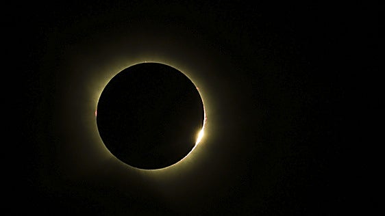 Asturias disfruta a medias del eclipse