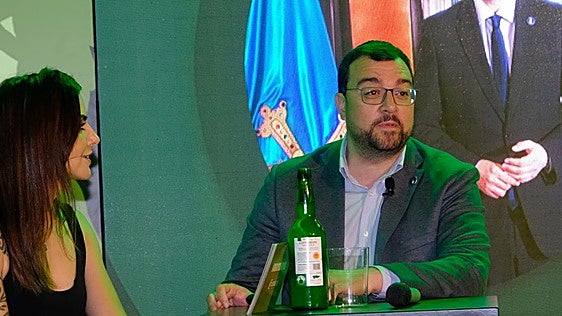 Adrián Barbón: «Sufro el peaje; mi lealtad a Asturias es mayor que la lealtad a unas siglas»
