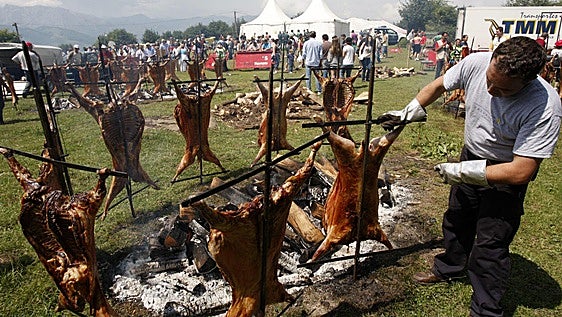La Fiesta del Cordero en Llagüezos, tortos en Oviedo y otros planes gastronómicos para este fin de semana en Asturias